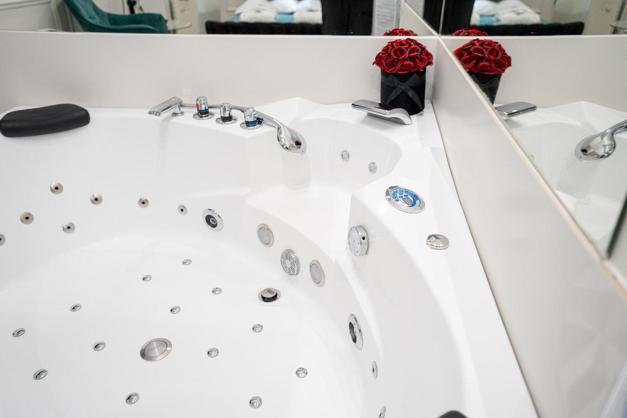 Apartament Shadow Prywatne Jacuzzi Zamoyskiego Kraków Exteriör bild